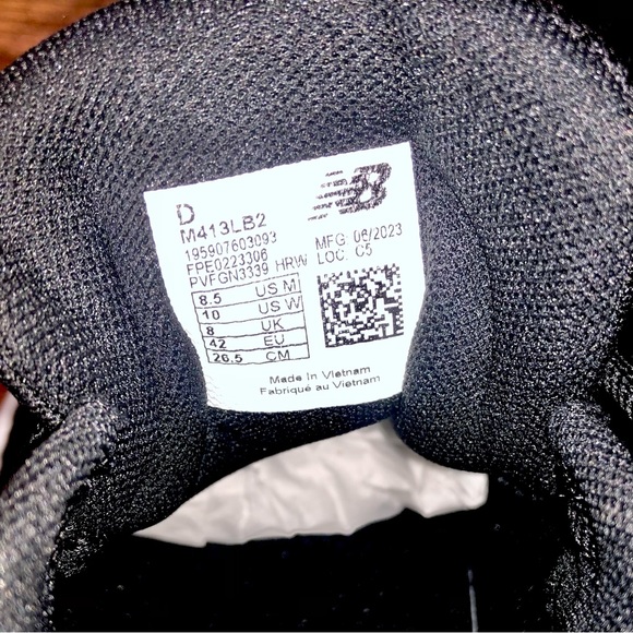 NEW Mens New Balance Black 8.5 Sneakers M413V2 - Picture 5 of 11